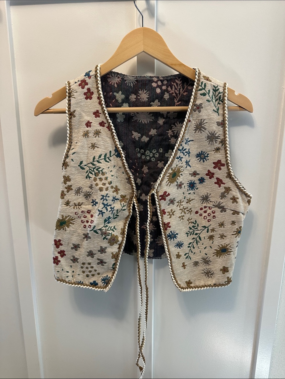 Embroidered Floral Cream Cotton Vest